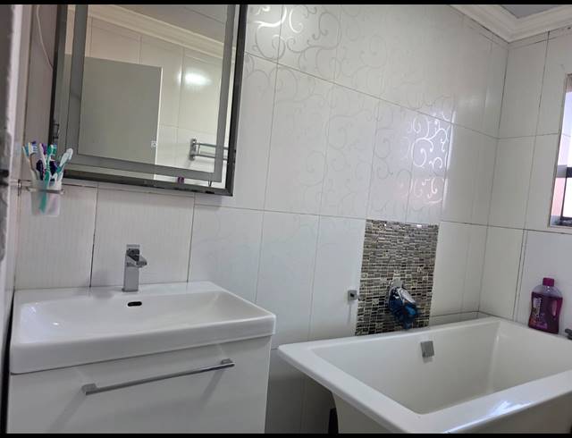 3 BEDROOM FREEHOLD FOR SALE IN GROBLERPARK